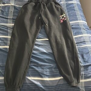 Black sweatpants graphic design good condition